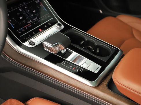 Used 2025 Audi Q8 Prestige w/ Prestige Package image 17