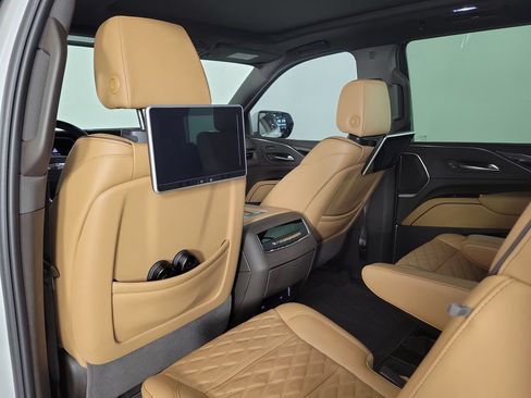 Certified 2023 Cadillac Escalade Premium Luxury w/ LPO, Radiant Package AWD/4WD image 13