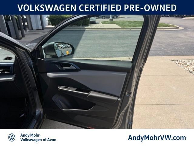 Used 2023 Volkswagen Taos SE FWD image 17