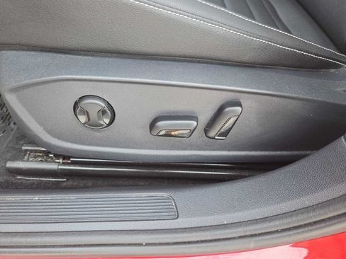 Used 2024 Volkswagen Jetta SE FWD image 16