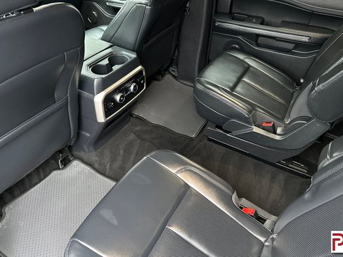 Used 2023 Ford Expedition XLT image 13