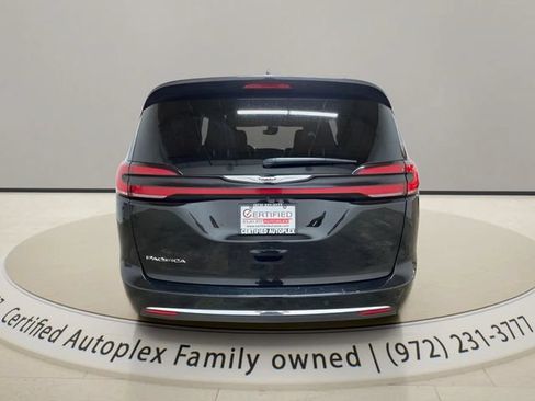 Used 2025 Chrysler Pacifica Select FWD image 4