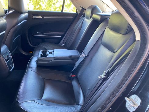 Used 2019 Chrysler 300 Limited AWD/4WD image 43