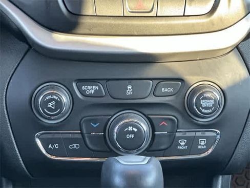 Used 2014 Jeep Cherokee Trailhawk w/ Leather Interior Group image 13
