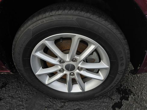 Used 2019 Dodge Grand Caravan SXT image 9