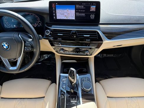 Used 2023 BMW 530e xDrive w/ Premium Package AWD/4WD image 11