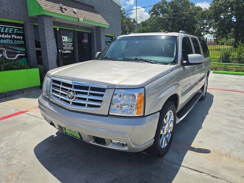 Used 2004 Cadillac Escalade ESV Platinum AWD/4WD image 3