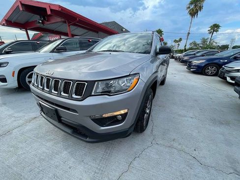 Used 2020 Jeep Compass Latitude AWD/4WD image 2