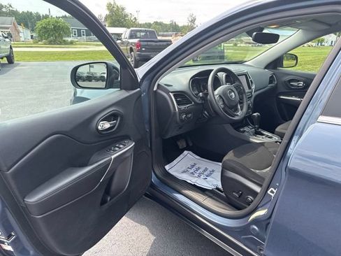 Used 2022 Jeep Cherokee Latitude AWD/4WD image 10
