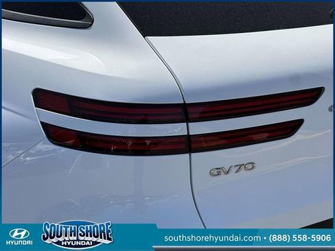 Used 2023 Genesis GV70 2.5T w/ Sport Prestige Package AWD/4WD image 11