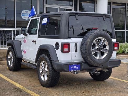 Used 2019 Jeep Wrangler Sport AWD/4WD image 3