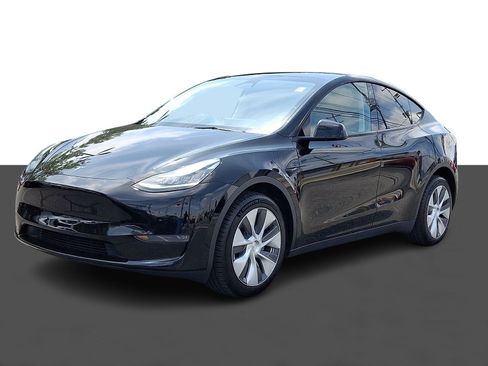 Used 2023 Tesla Model Y Long Range AWD/4WD image 3
