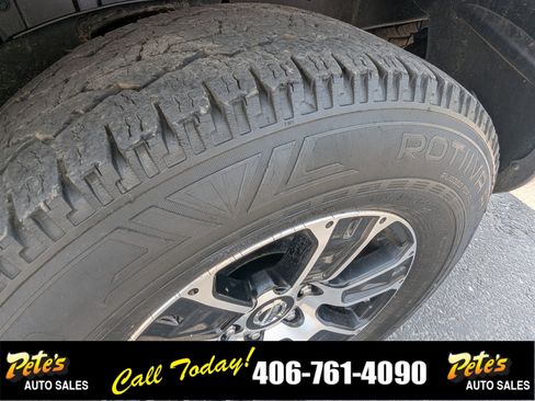 Used 2022 Nissan Titan SV w/ Accessory Utility Package image 9