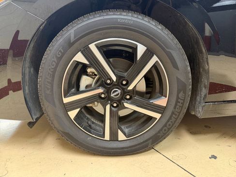 Used 2025 Nissan Sentra SV FWD image 28