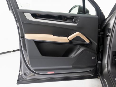 New 2026 Porsche Cayenne image 13