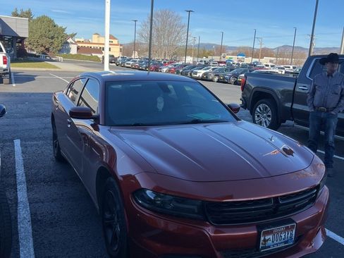 Used 2021 Dodge Charger SXT image 4