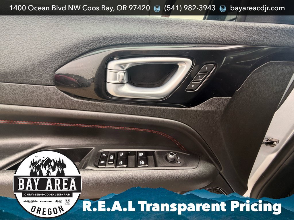 Used 2024 Jeep Compass Trailhawk w/ Trailhawk Elite Group AWD/4WD image 12