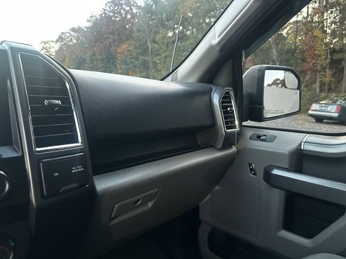 Used 2015 Ford F150 XLT w/ Equipment Group 302A Luxury image 16