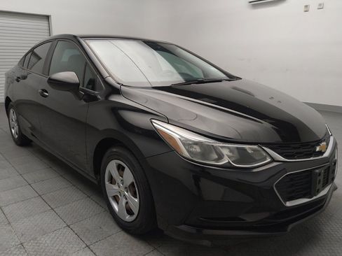 Used 2017 Chevrolet Cruze LS FWD image 13