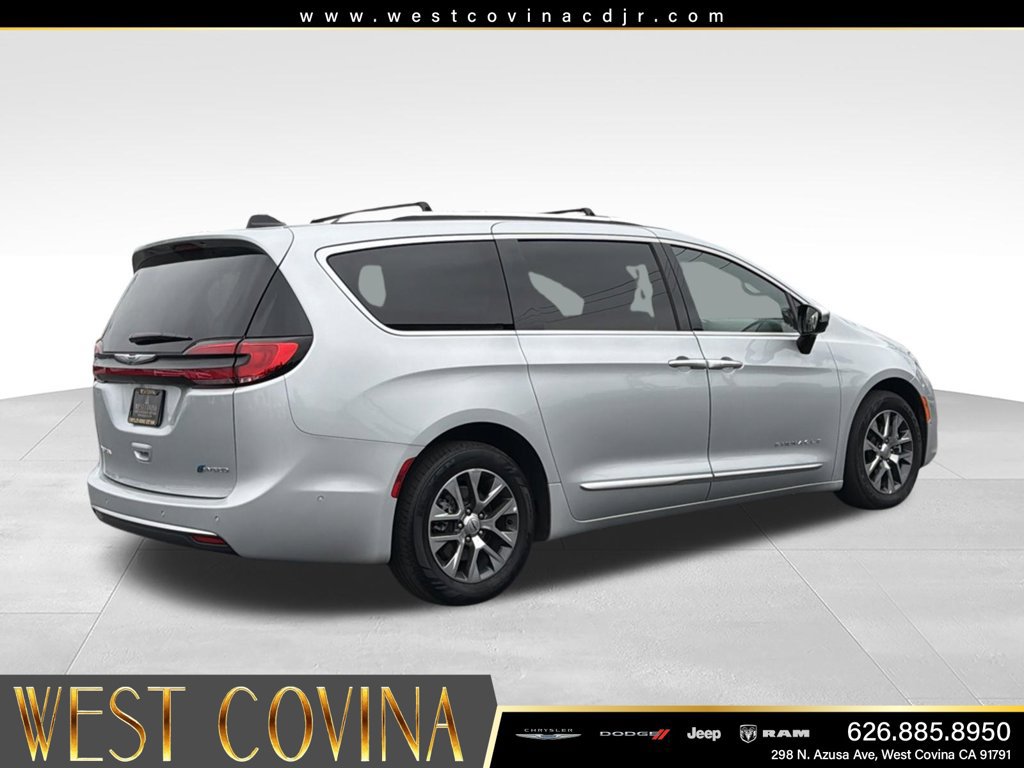 Used 2023 Chrysler Pacifica Pinnacle FWD image 11