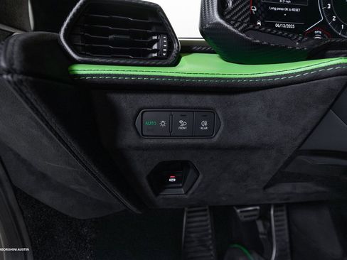 Used 2024 Lamborghini Revuelto image 21