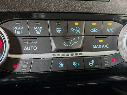 Used 2022 Ford Escape SEL w/ Technology Package AWD/4WD image 17