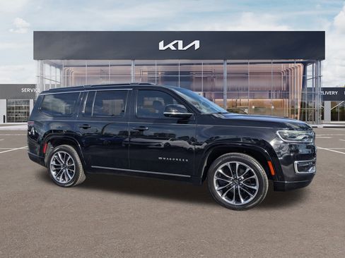 Used 2023 Jeep Wagoneer Series III w/ Premium Group I image 2
