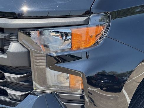 Used 2025 Chevrolet Silverado 1500 Custom image 10