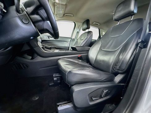 Used 2020 Ford Edge Titanium FWD image 13