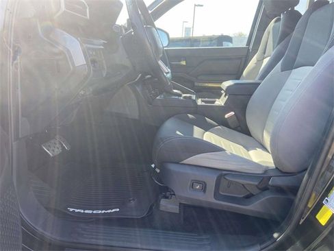 Used 2024 Toyota Tacoma TRD Sport image 12