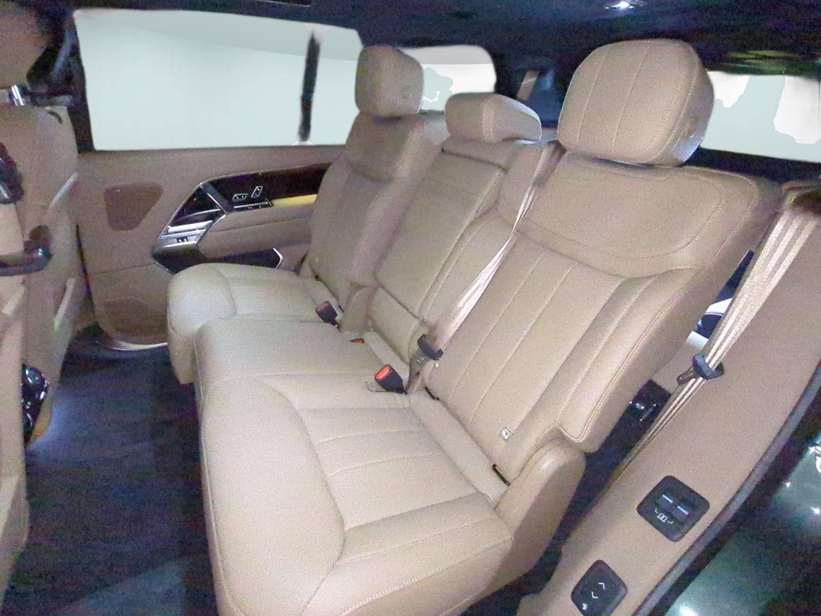 New 2026 Land Rover Range Rover Long Wheelbase SE AWD/4WD image 25