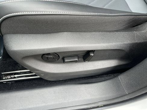 Used 2026 Volkswagen Tiguan SE AWD/4WD image 18