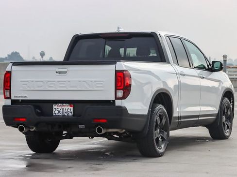 Used 2025 Honda Ridgeline Black Edition image 8