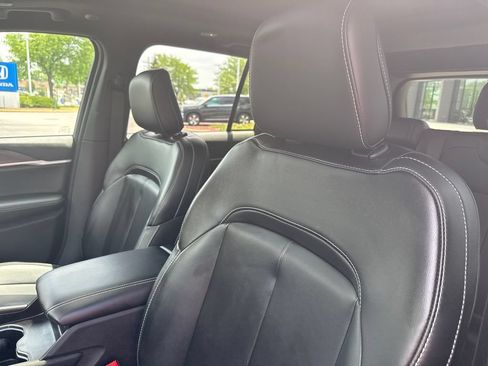 Used 2025 Jeep Grand Cherokee Limited AWD/4WD image 13