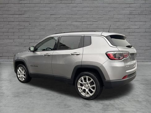 Used 2023 Jeep Compass Latitude AWD/4WD image 5