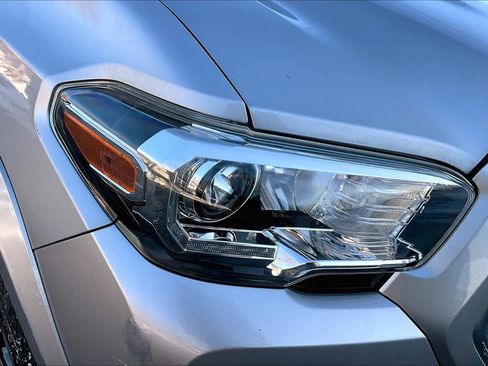 Used 2019 Toyota Tacoma TRD Sport image 24