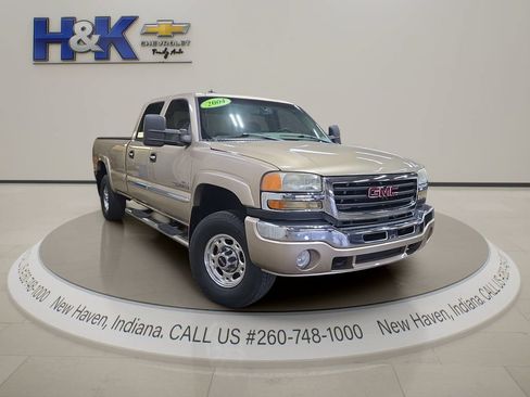 Used 2004 GMC Sierra 2500 SLE w/ Heavy-Duty Power Package AWD/4WD image 1