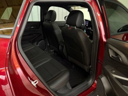 Used 2025 Chevrolet Trax RS w/ Sunroof Package FWD image 14