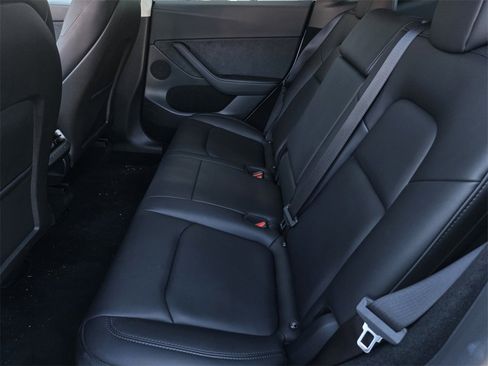 Used 2024 Tesla Model Y 2WD image 12