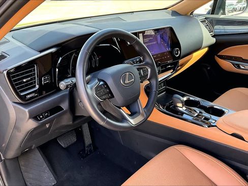 Used 2025 Lexus NX 250 FWD w/ Towing Package (2000 Lbs) image 18