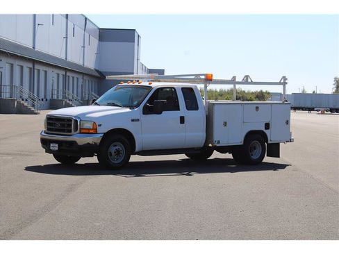 Used 2001 Ford F350 2WD SuperCab DRW Super Duty image 1