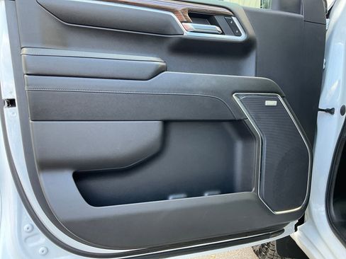 Used 2023 Chevrolet Silverado 1500 LT Trail Boss w/ Convenience Package II image 11