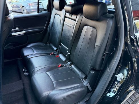 Used 2023 Mercedes-Benz GLB 250 4MATIC image 30
