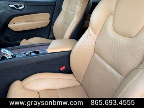 Used 2023 Volvo XC60 B5 Ultimate w/ Protection Package Premier FWD image 11