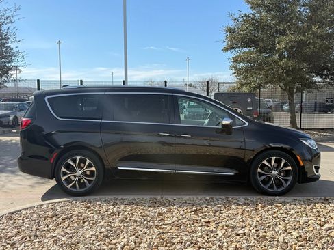 Used 2017 Chrysler Pacifica Limited w/ UConnect Theater Package image 9