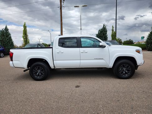 Used 2023 Toyota Tacoma SR5 AWD/4WD image 2