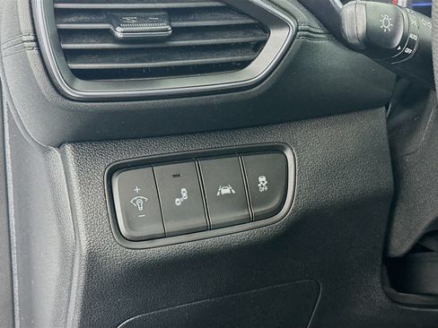 Used 2019 Hyundai Santa Fe SE FWD image 17