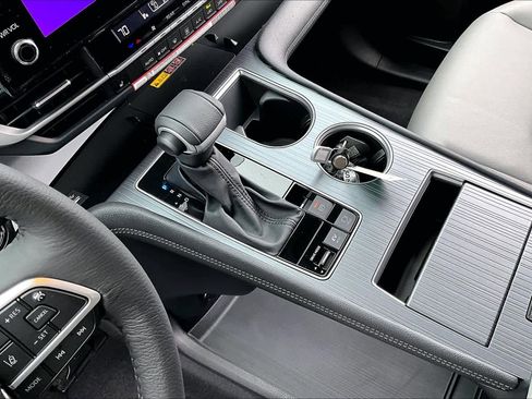 Certified 2026 Toyota Sienna XLE image 17