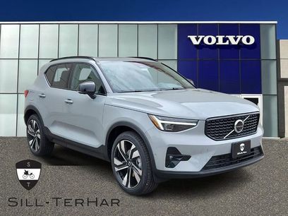 New 2025 Volvo XC40 B5 Plus w/ Protection Package Premier