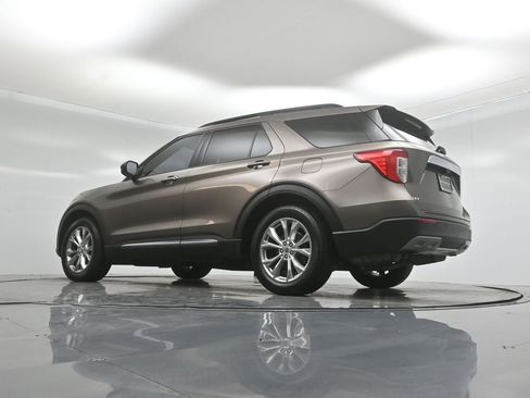 Certified 2021 Ford Explorer XLT w/ Equipment Group 202A RWD image 48